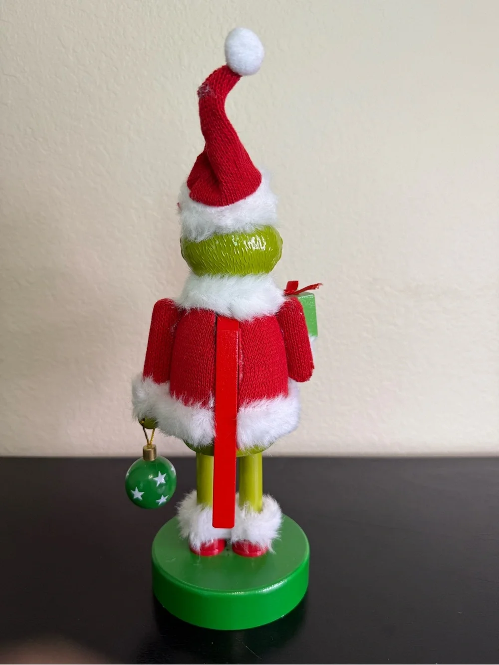 Grinch Nutcracker 11” Wood 2023 Dr. Seuss Who Stole with present & ornament